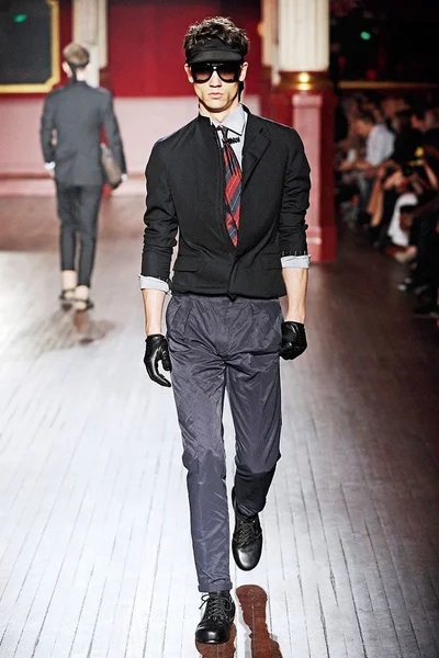 Look 7